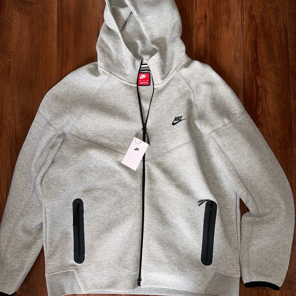 Men’s Nike Tech